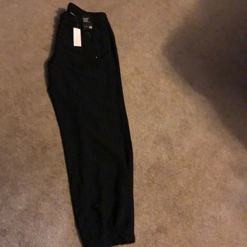 Super cute black cuffed ankle soft pant